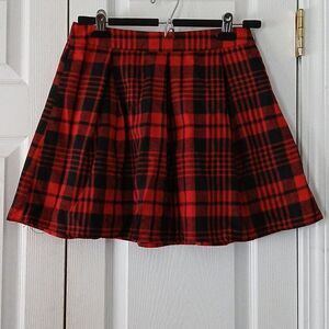 Shein red and black plaid flannel pleated mini skirt Sz M NWOT